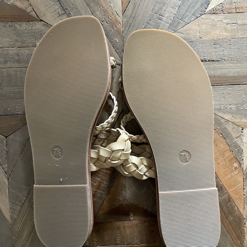 Universal Thread Sandals - Picture 3 of 3